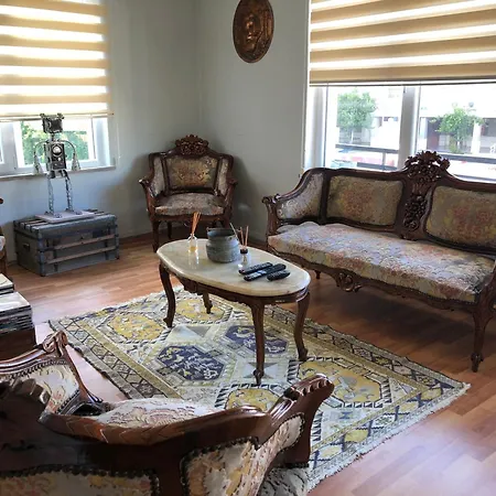 Apartament Kaleici Merkezi Muhtesem Konum Genis Ev